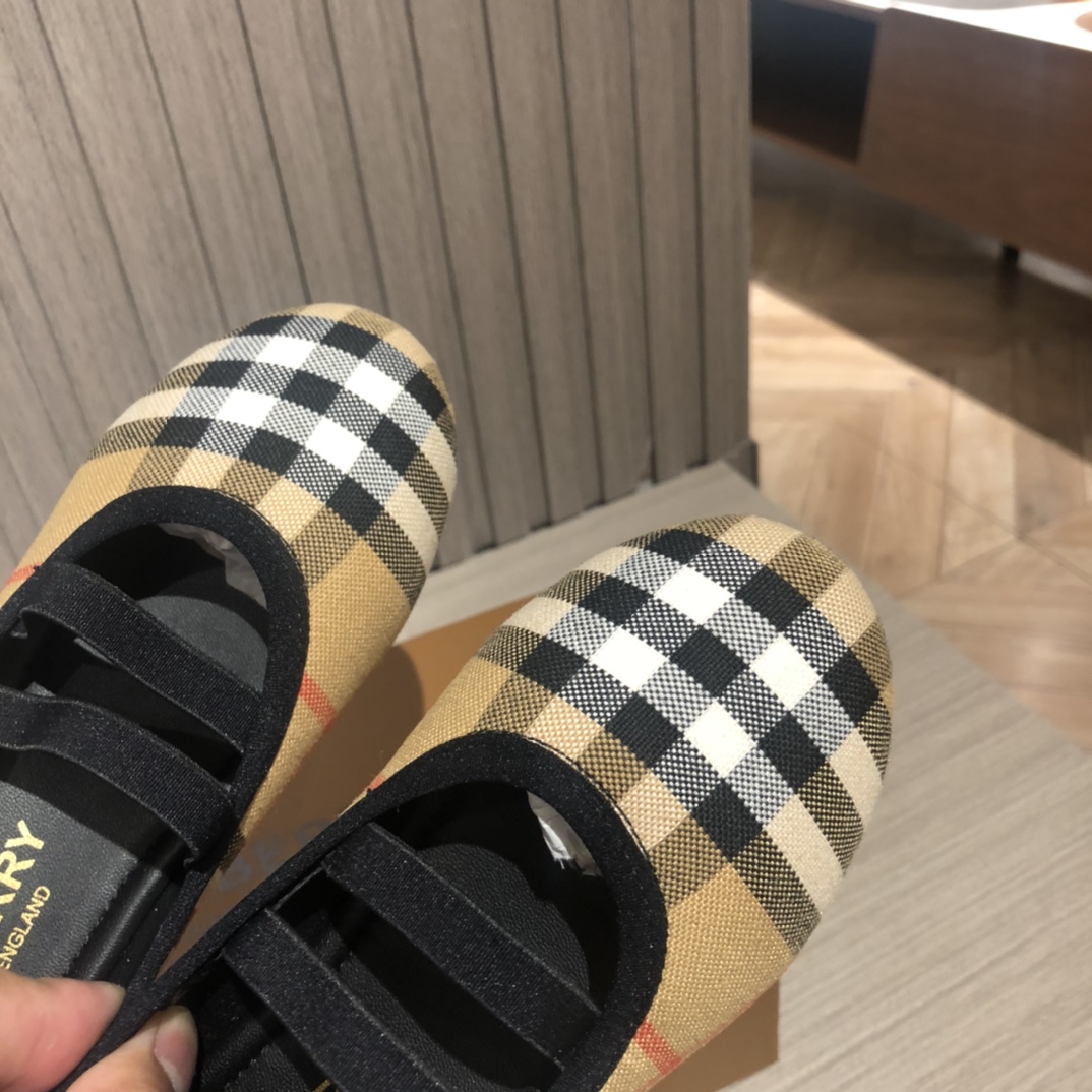 Children's shoes child